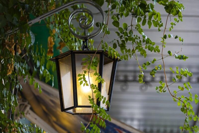 How to Spray Paint Outdoor Light Fixtures